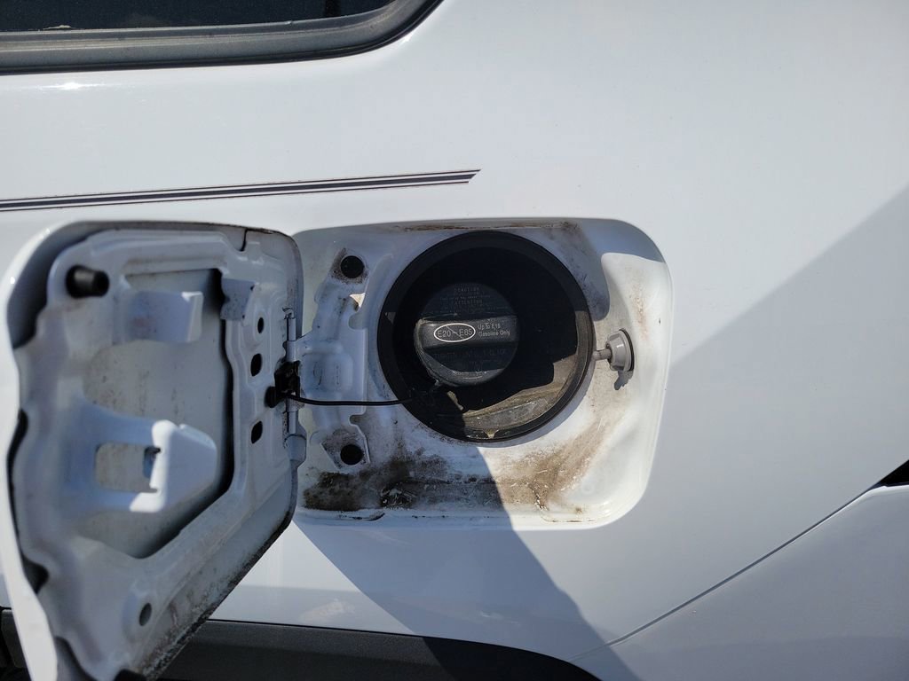 Used 2021 Toyota RAV4 LE image 33