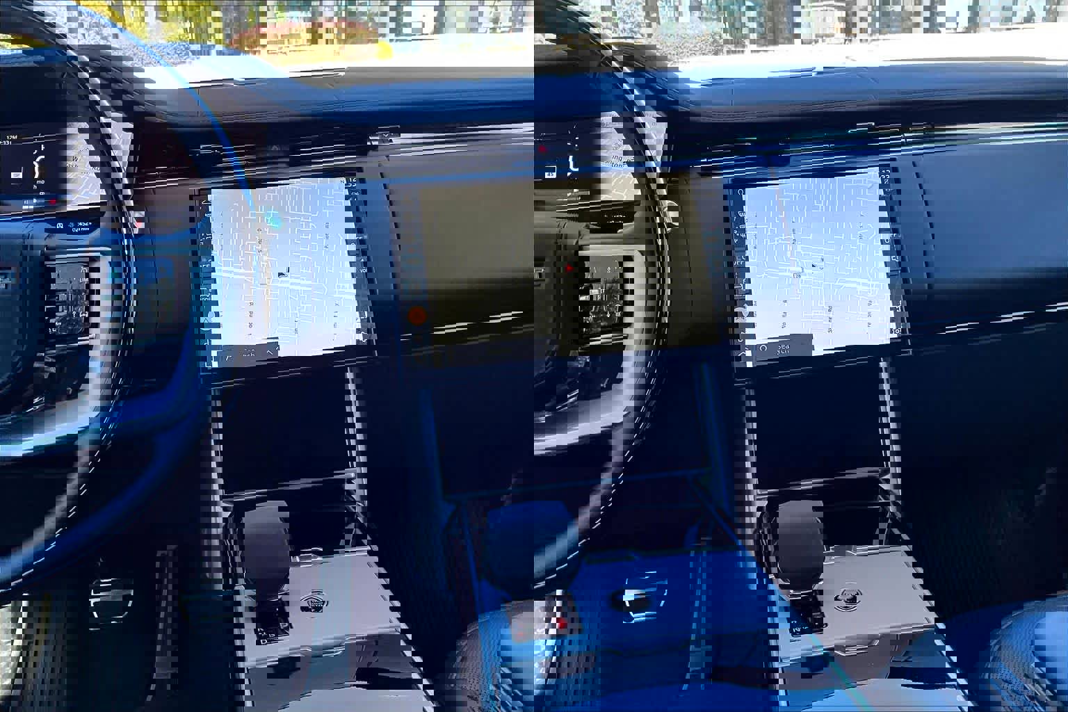 Used 2024 Land Rover Range Rover SE image 6