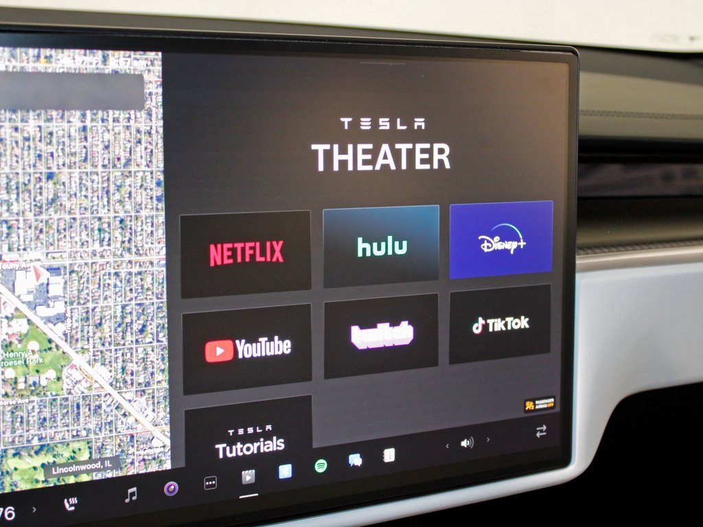 Used 2022 Tesla Model S Plaid image 27