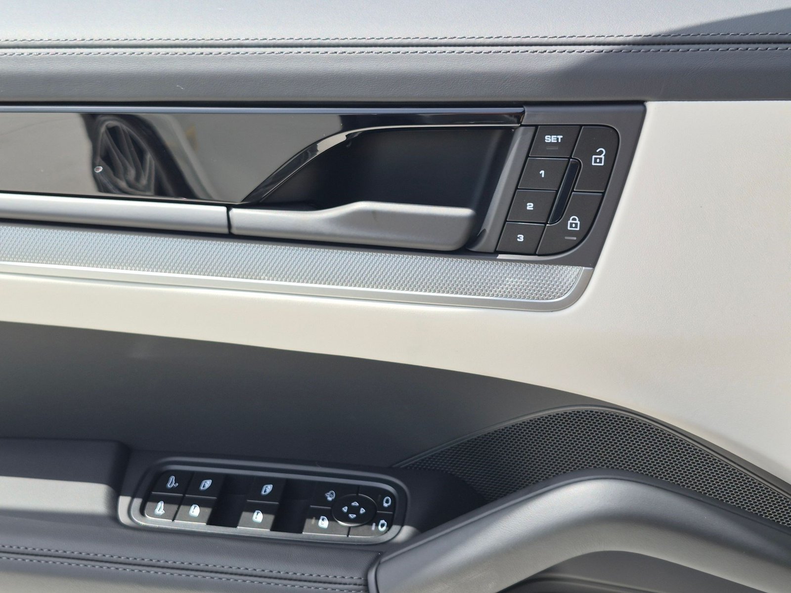 New 2026 Porsche Cayenne Coupe AWD/4WD image 15