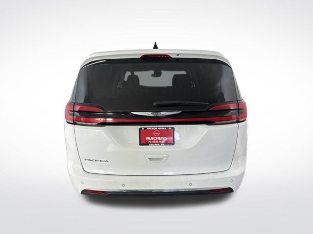 Used 2023 Chrysler Pacifica Touring-L FWD image 8