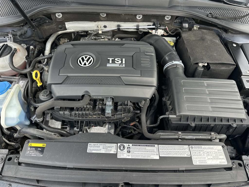 Used 2016 Volkswagen Golf R 4-Door image 11