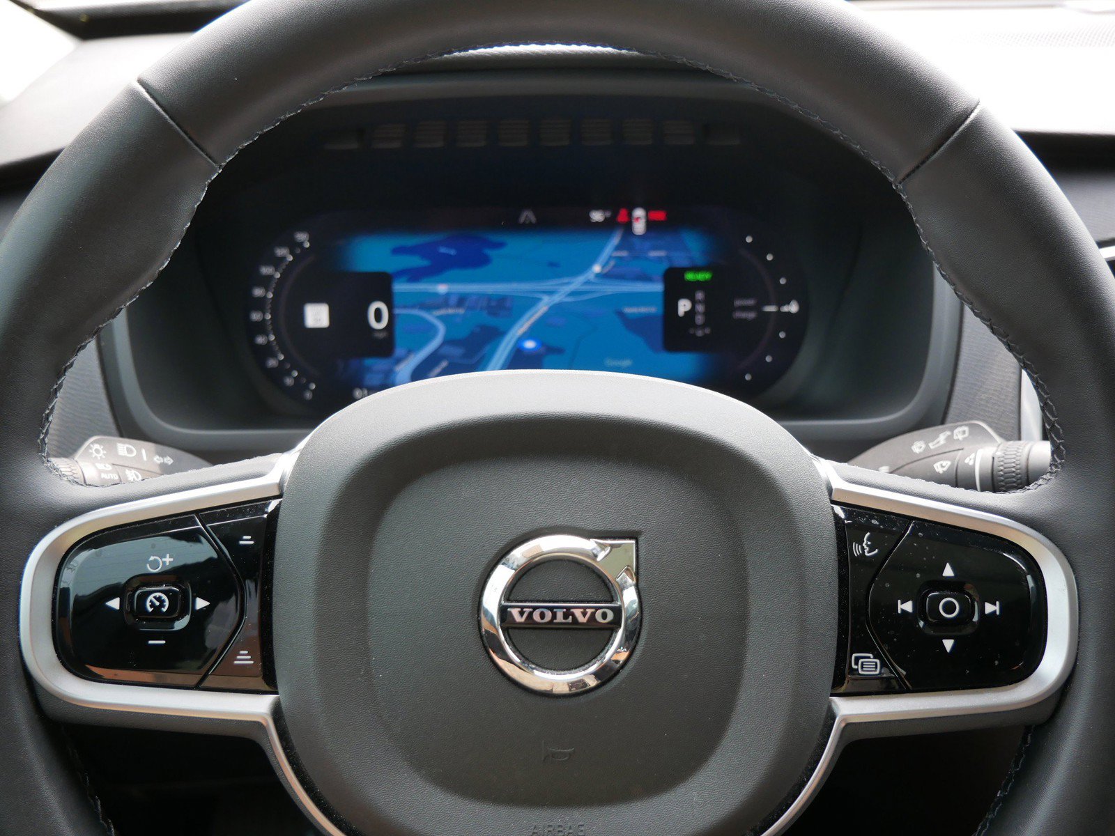 Certified 2025 Volvo XC90 T8 Plus w/ Protection Package Premier AWD/4WD image 24