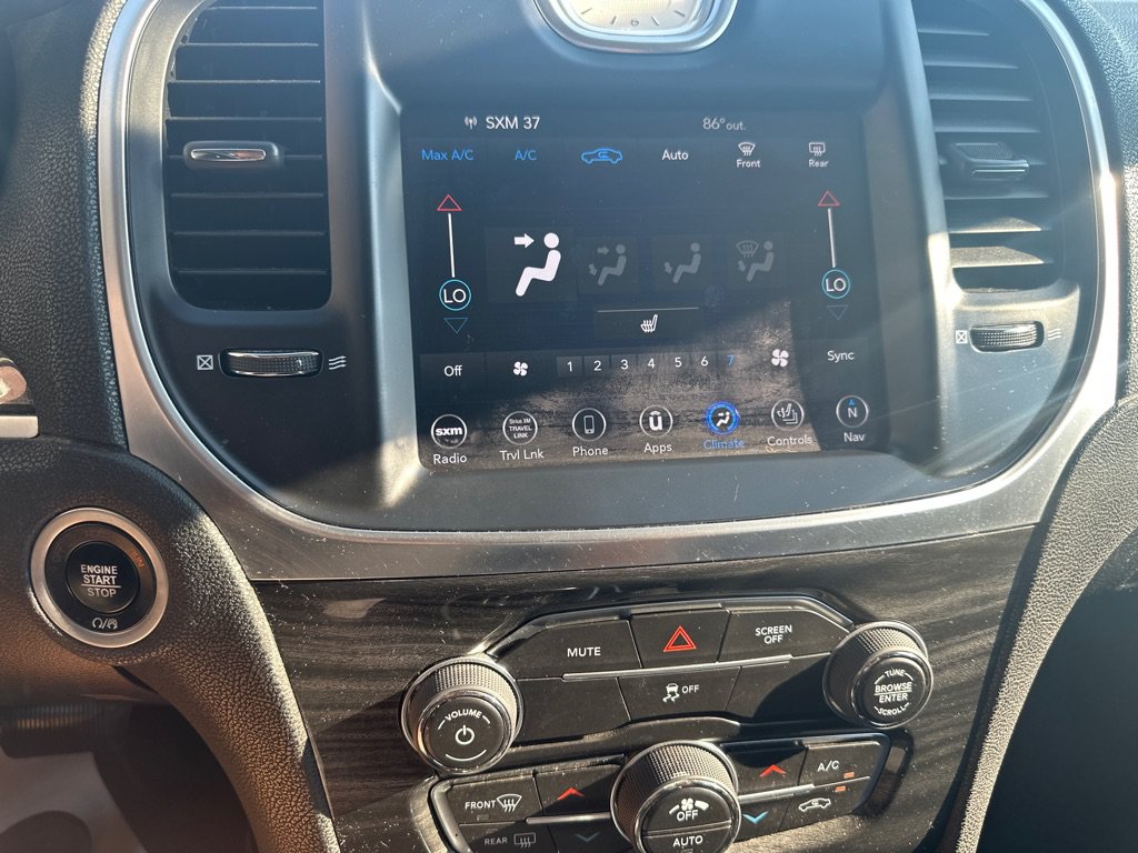 Used 2018 Chrysler 300 Touring L RWD image 21