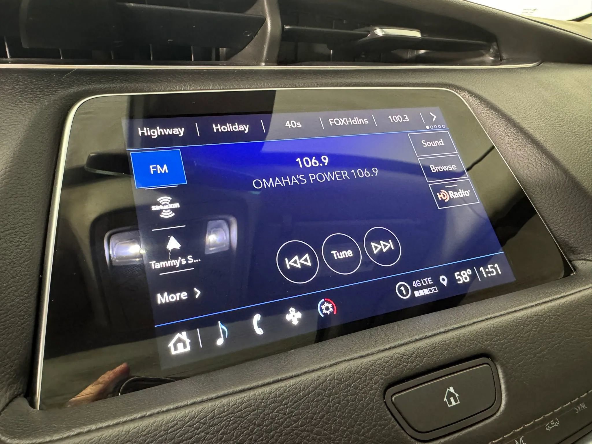 Used 2021 Cadillac XT4 Luxury w/ LPO, Onyx Sport Package AWD/4WD image 19