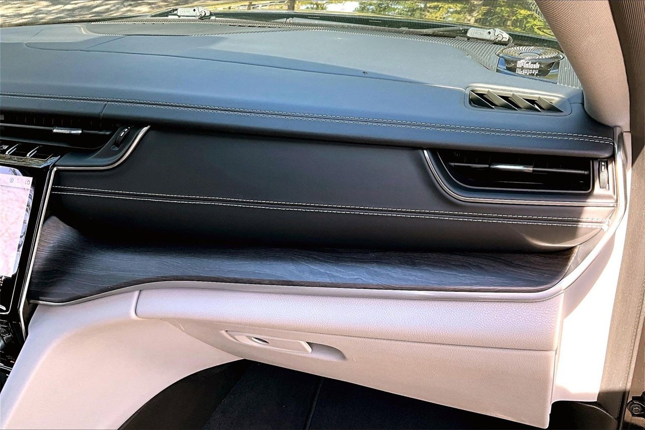 Used 2021 Jeep Grand Cherokee L Overland w/ Luxury Tech Group IV image 23