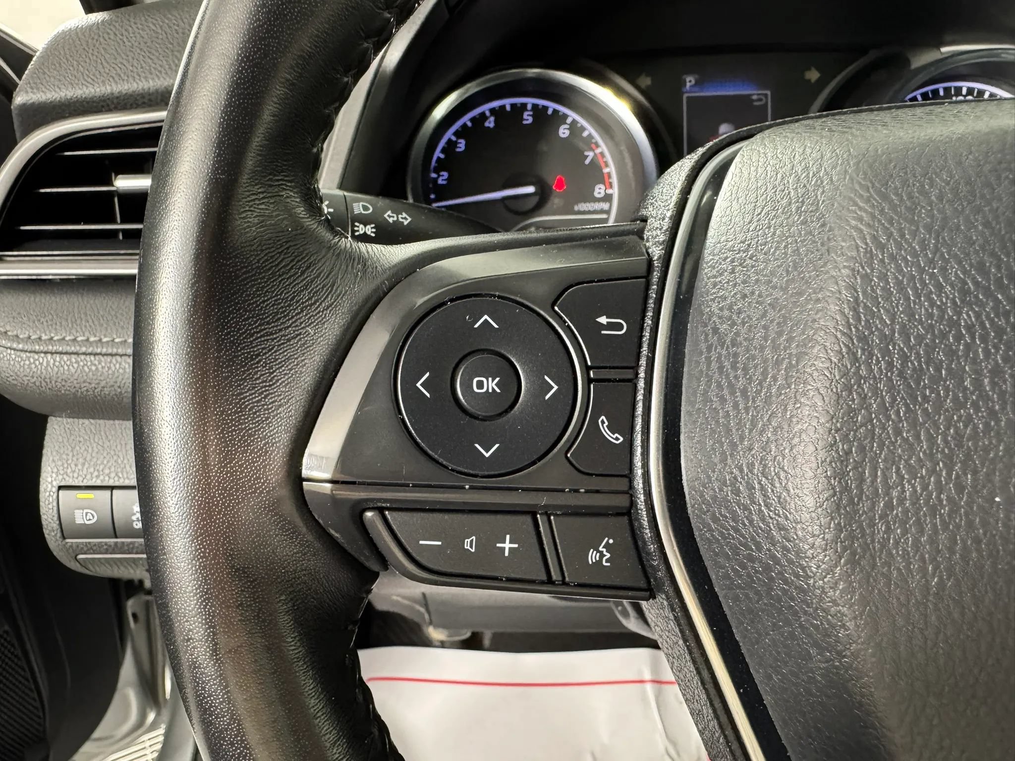 Used 2019 Toyota Camry SE w/ Convenience Package FWD image 15