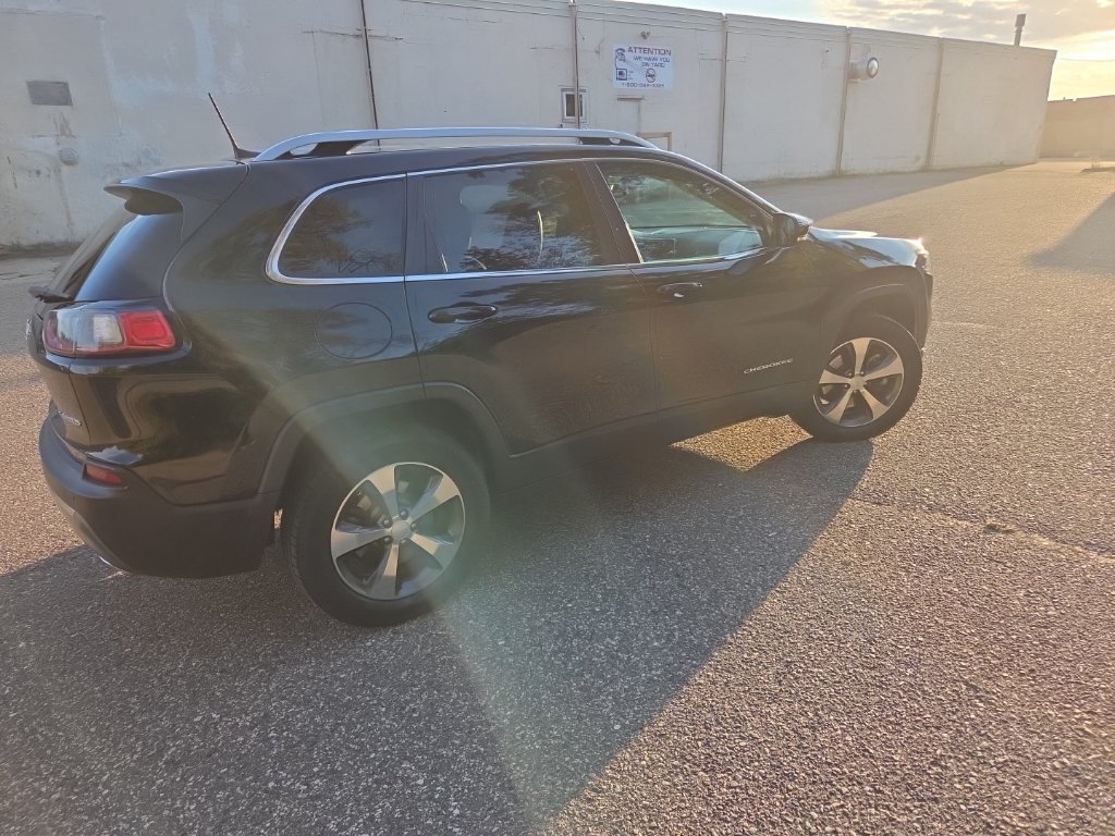 Used 2020 Jeep Cherokee Limited AWD/4WD image 16