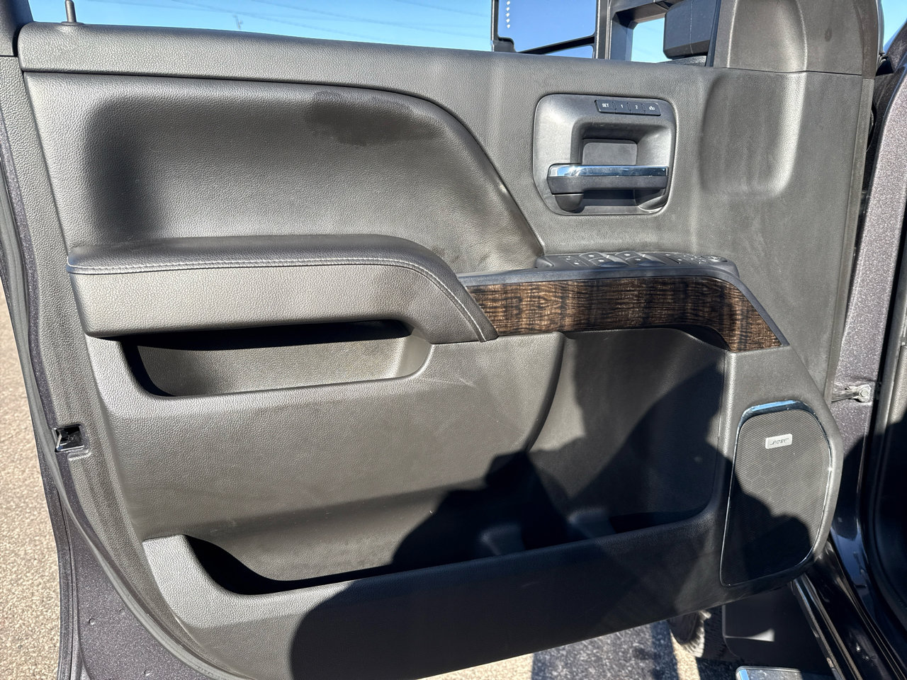 Used 2015 GMC Sierra 2500 Denali w/ Duramax Plus Package image 15