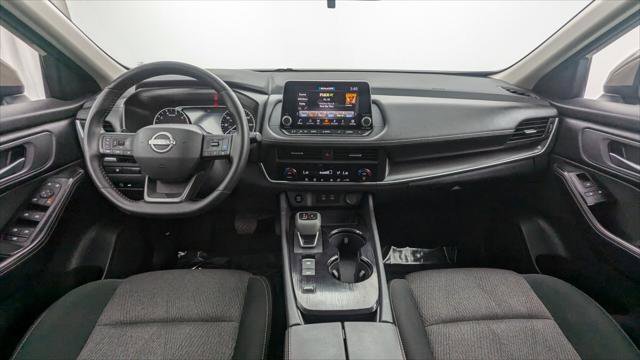 Used 2025 Nissan Rogue SV image 24