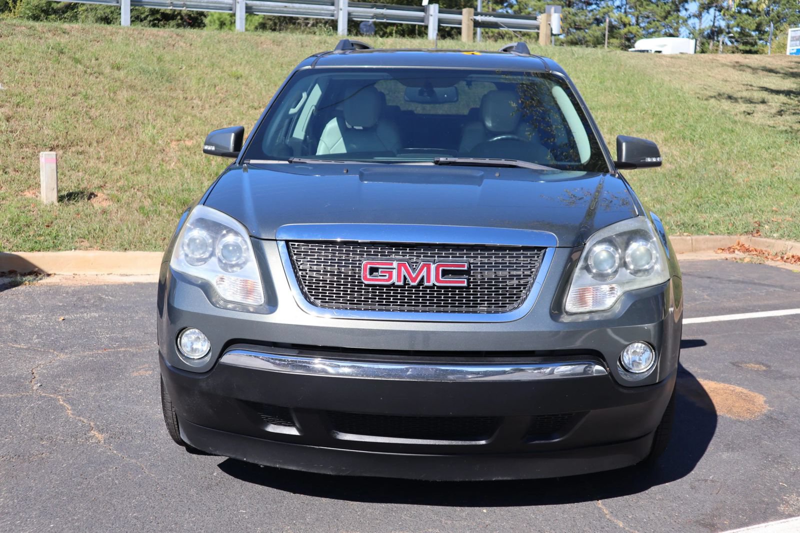 Used 2011 GMC Acadia SLT FWD image 2