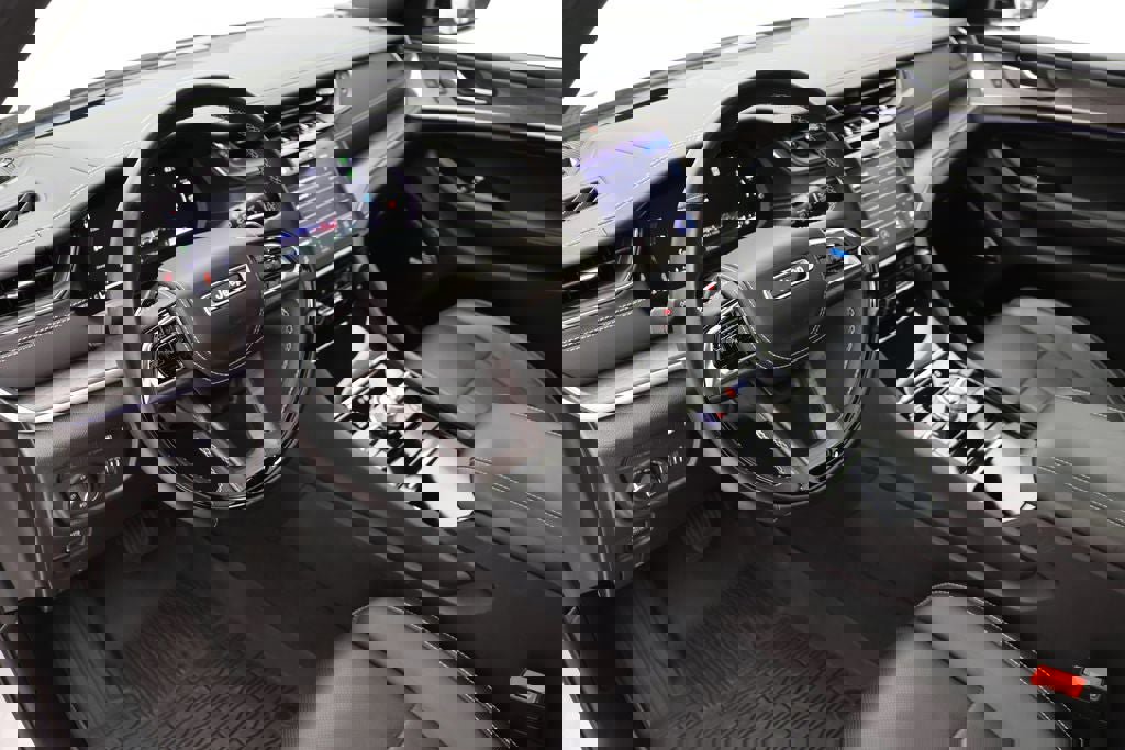 Used 2023 Jeep Grand Cherokee Overland w/ Advanced Protech Group III AWD/4WD image 14