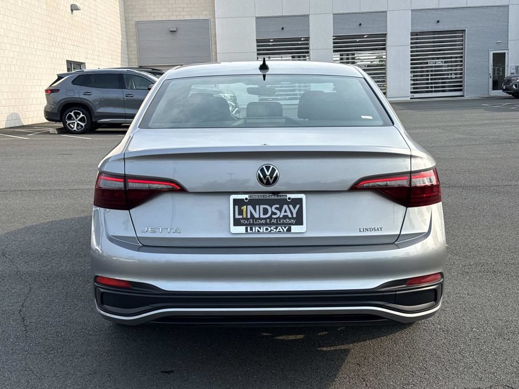 Used 2023 Volkswagen Jetta Sport FWD image 4