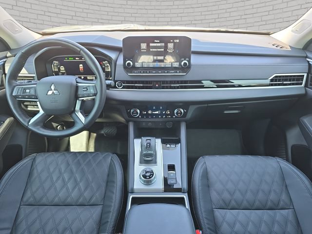 Used 2023 Mitsubishi Outlander 4WD Plug-In Hybrid image 10