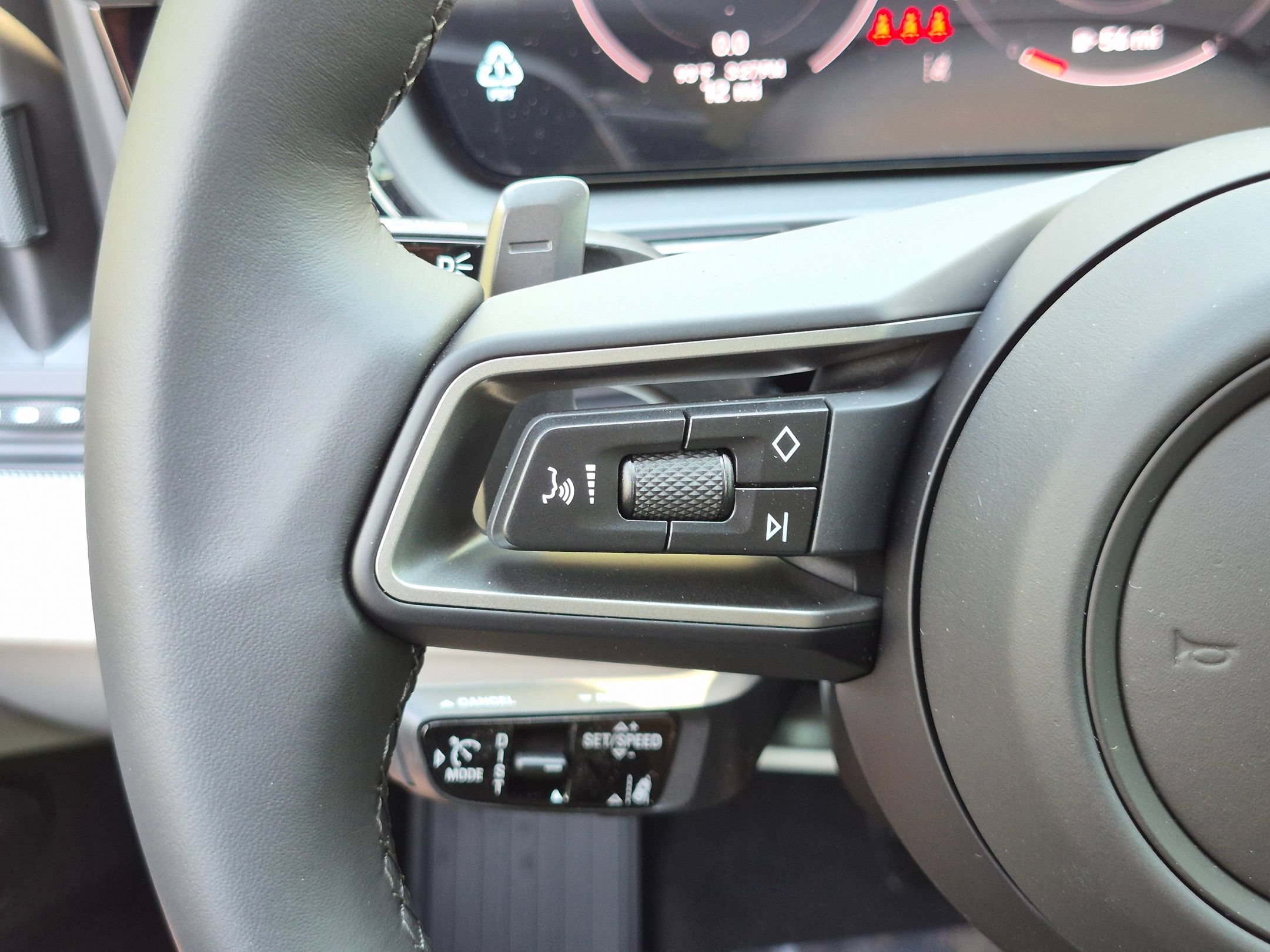 New 2026 Porsche Cayenne Coupe AWD/4WD image 9