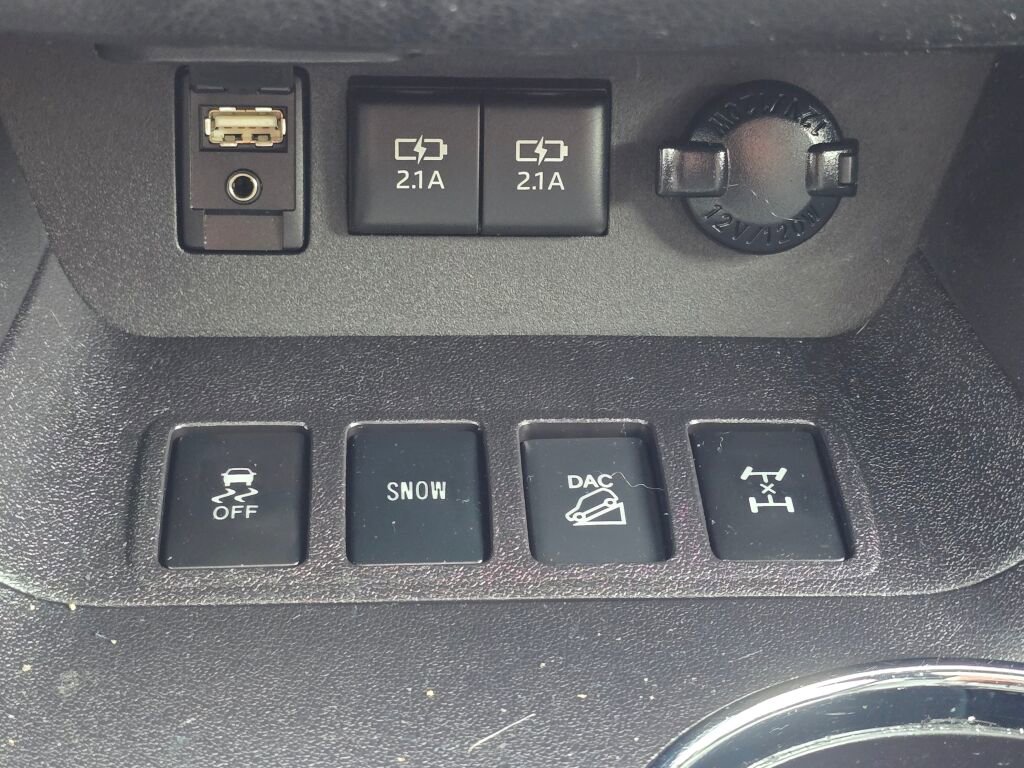 Used 2017 Toyota Highlander XLE AWD/4WD image 50