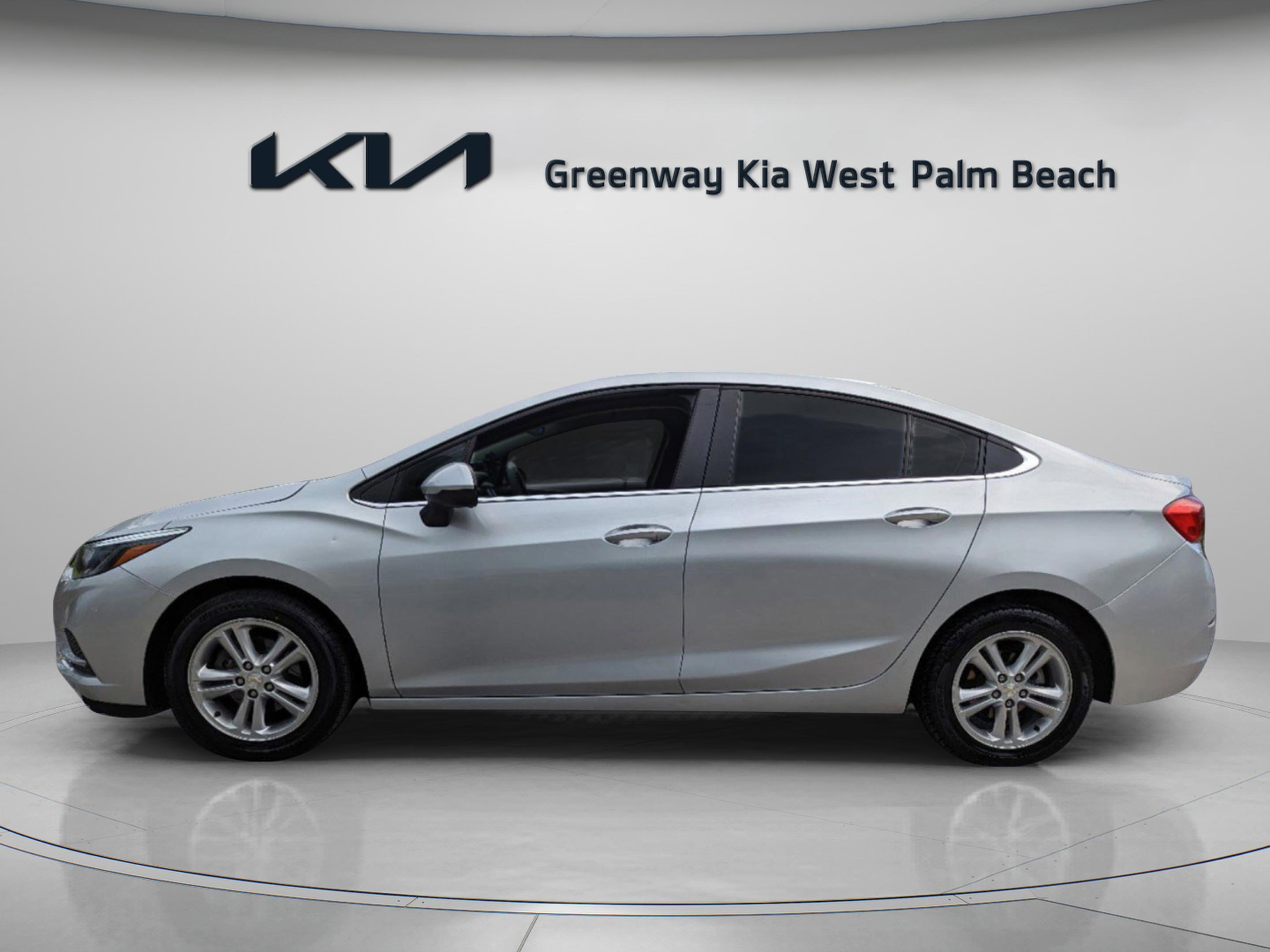 Used 2017 Chevrolet Cruze LT w/ Convenience Package image 5