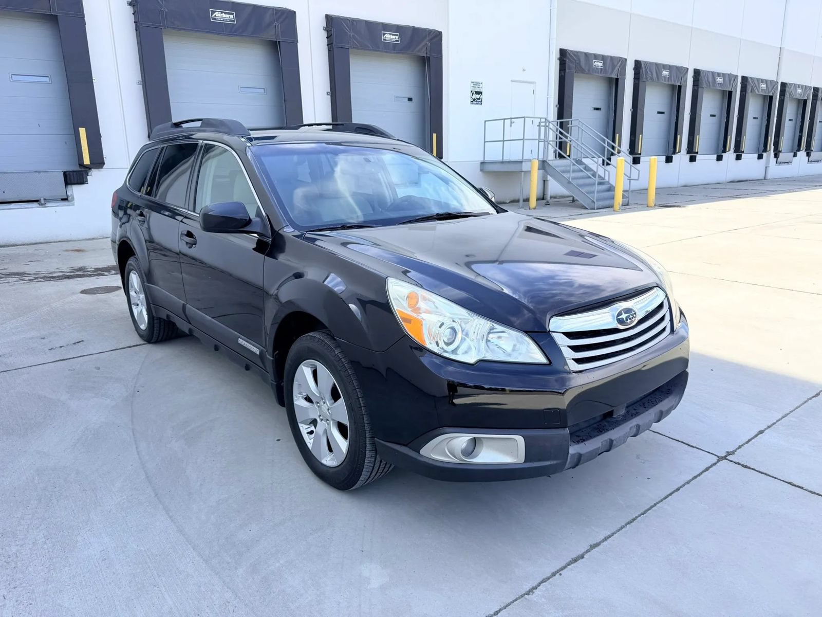 Used 2010 Subaru Outback 2.5i Premium AWD/4WD image 7