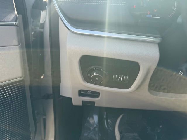 Used 2021 Jeep Grand Cherokee L Overland w/ Luxury Tech Group IV AWD/4WD image 20