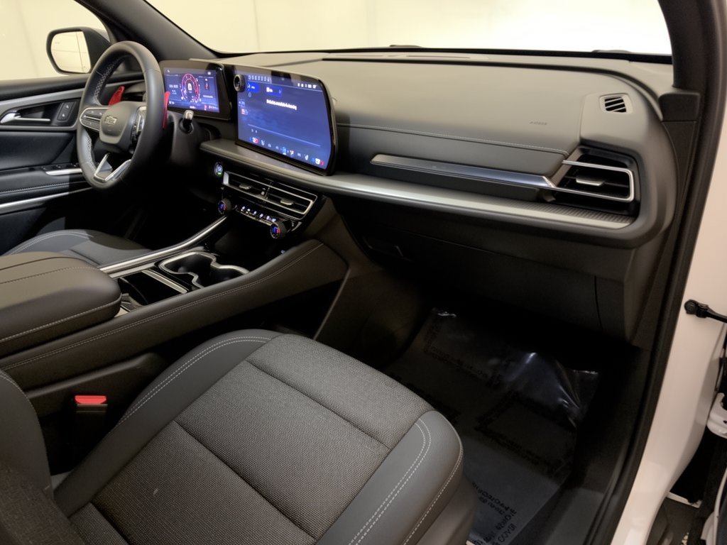 Used 2024 Chevrolet Traverse LS w/ Midnight/Sport Edition FWD image 31