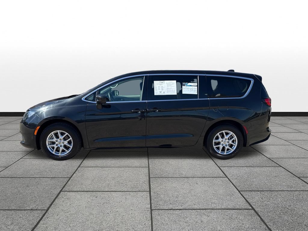 Used 2023 Chrysler Voyager LX FWD image 2