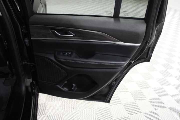 Used 2023 Jeep Grand Cherokee Limited AWD/4WD image 26