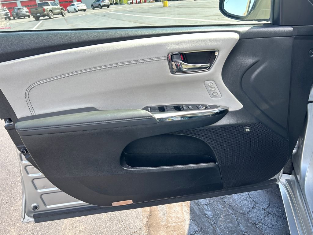 Used 2016 Toyota Avalon Limited FWD image 18