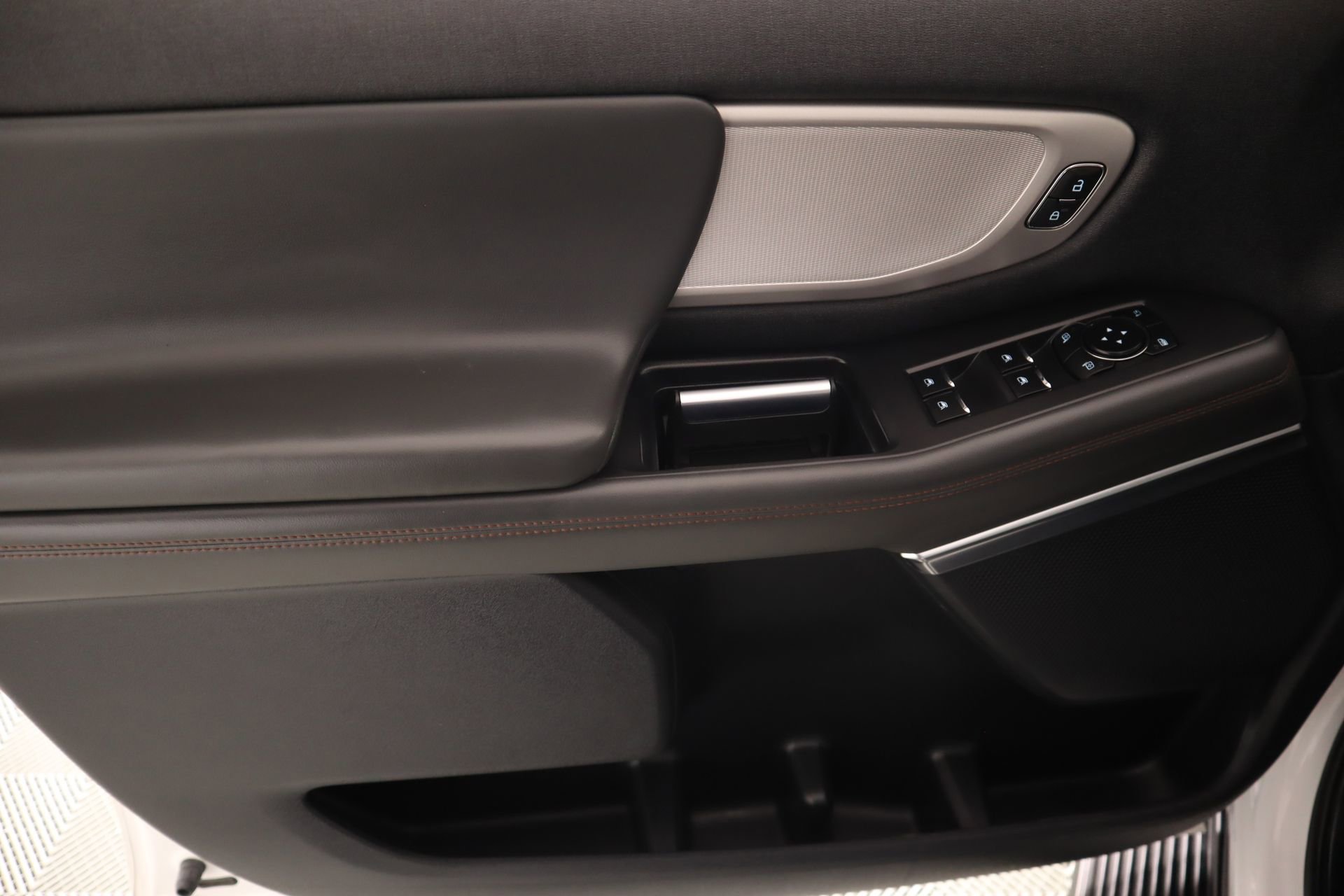 Used 2025 Ford Expedition Active image 17