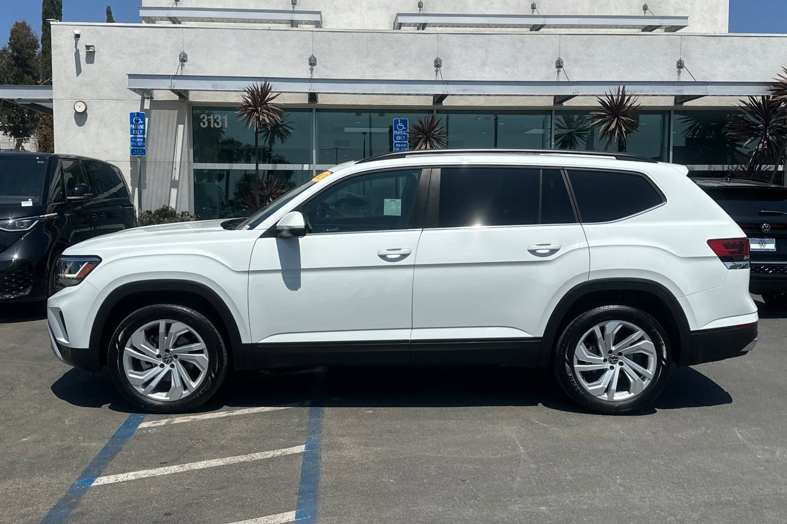 Used 2023 Volkswagen Atlas SE w/ Panoramic Sunroof Package AWD/4WD image 7