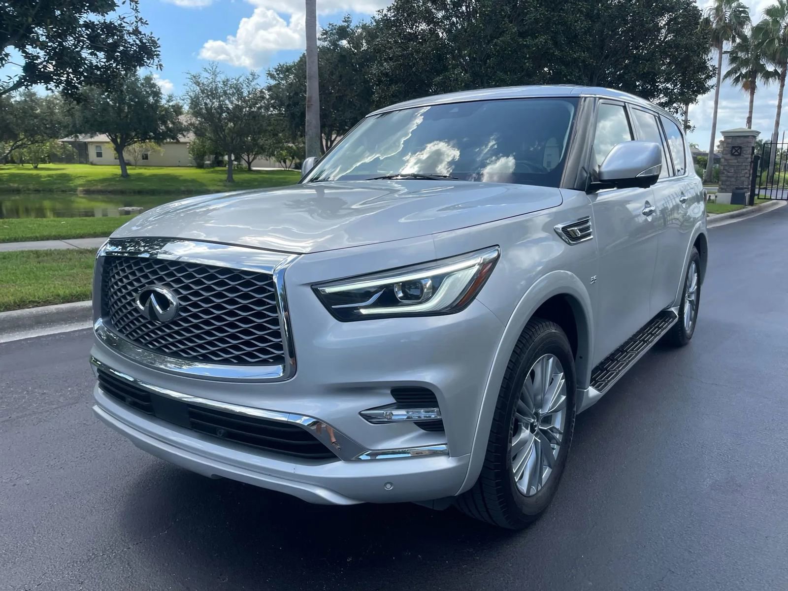 Used 2019 INFINITI QX80 Luxe image 1
