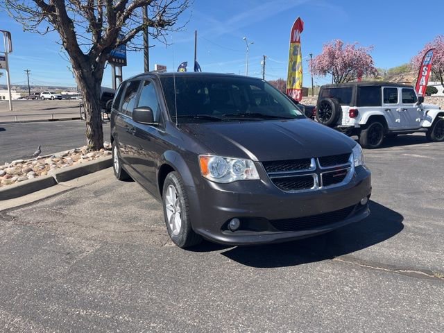 Used 2019 Dodge Grand Caravan SXT image 3