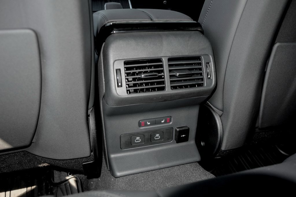 New 2026 Land Rover Range Rover Velar Dynamic SE image 17