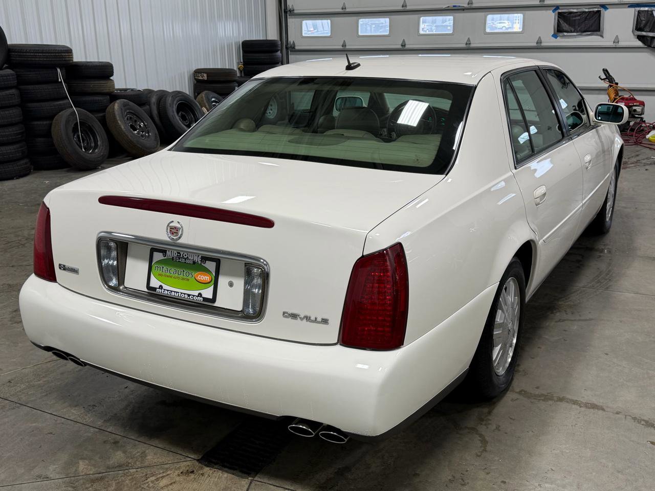 Used 2005 Cadillac De Ville Premium FWD image 3