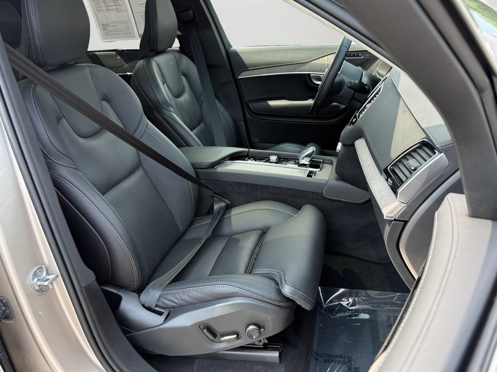 Certified 2023 Volvo XC90 B6 Ultimate w/ Protection Package AWD/4WD image 10