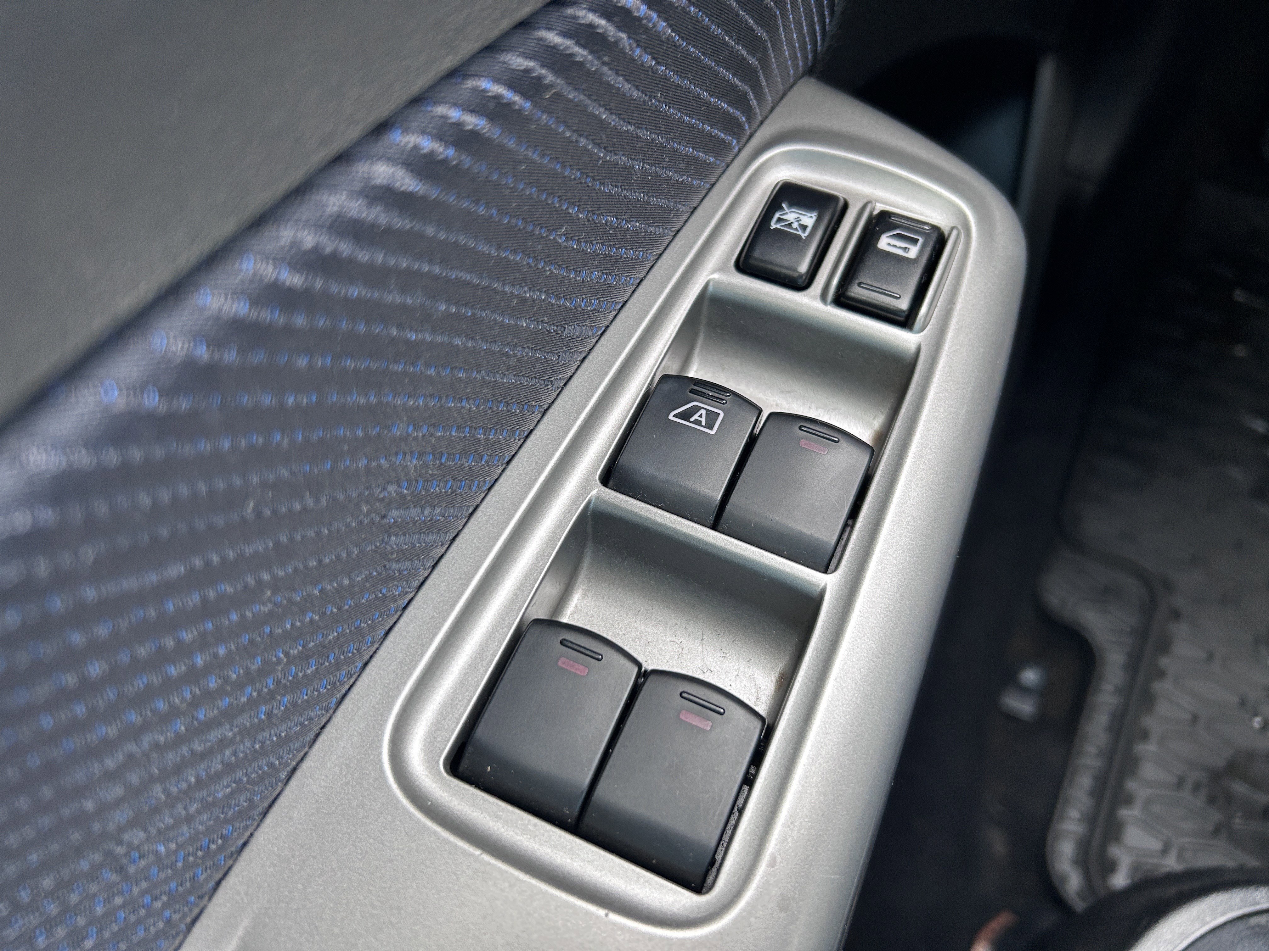 Used 2010 Subaru Forester 2.5X Premium image 16