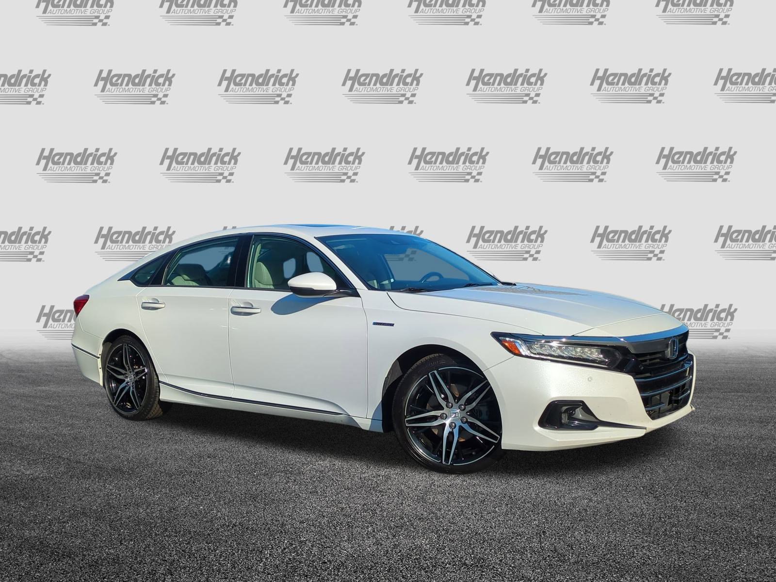 Used 2022 Honda Accord Touring image 2