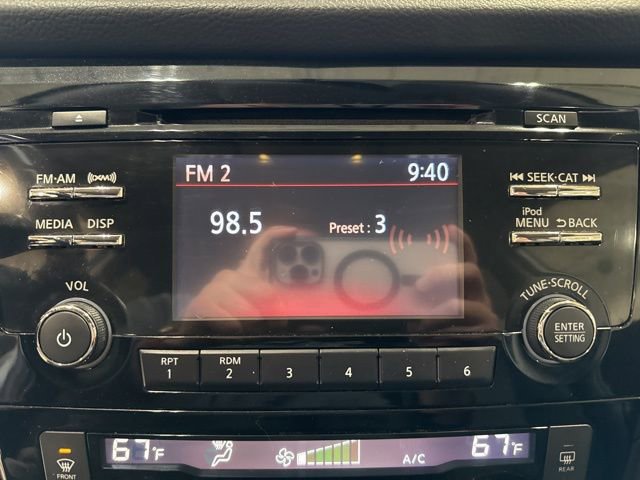 Used 2017 Nissan Rogue SV image 16