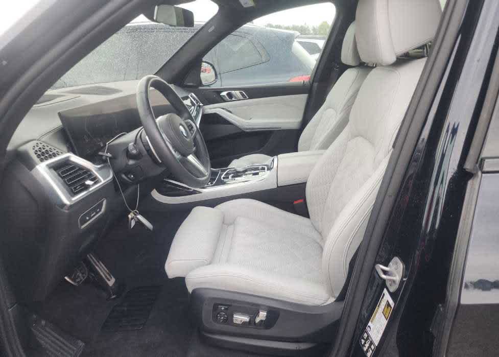 Used 2025 BMW X7 xDrive40i w/ M Sport Package image 5