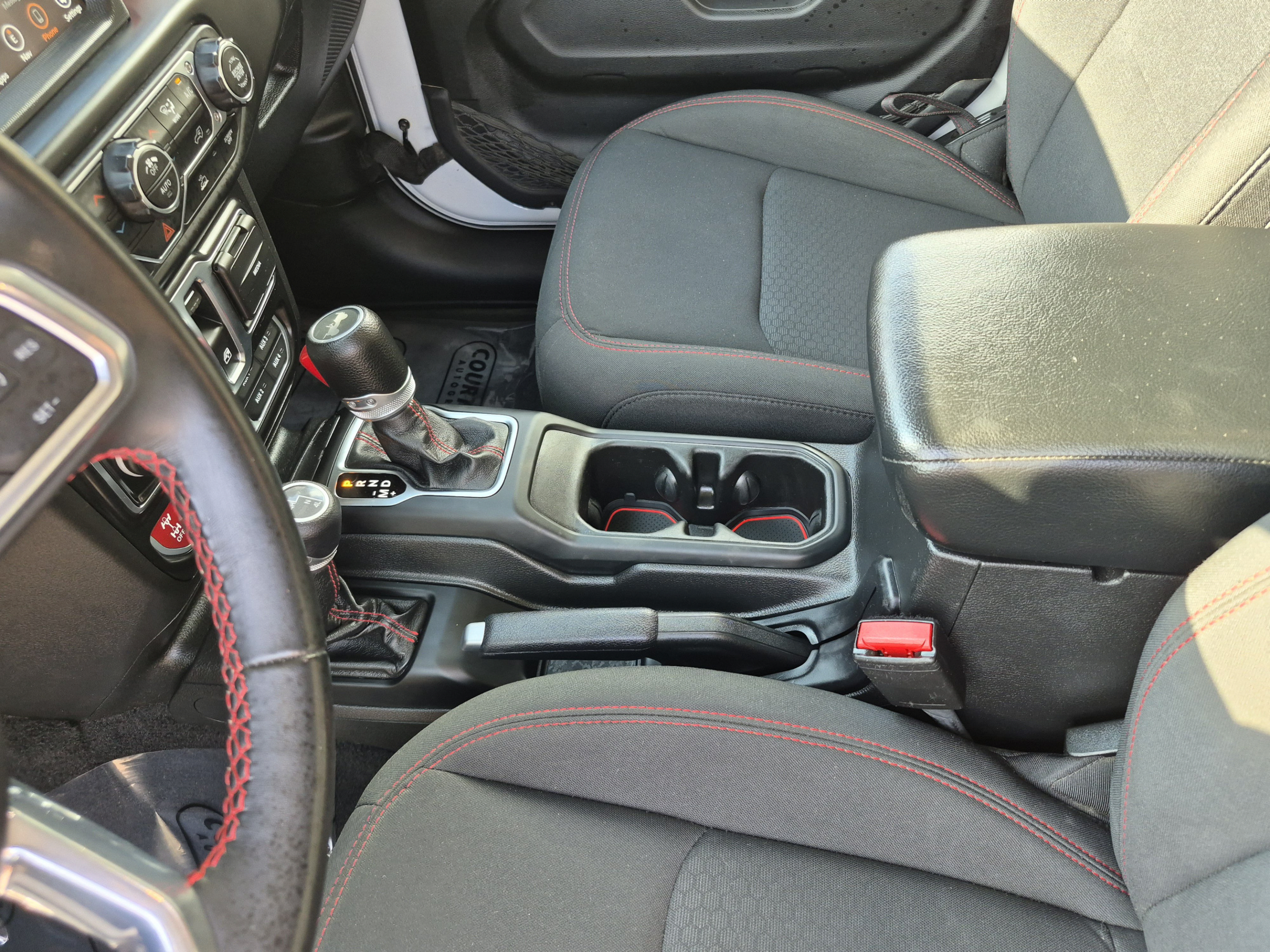 Used 2022 Jeep Wrangler Rubicon w/ LED Lighting Group AWD/4WD image 16