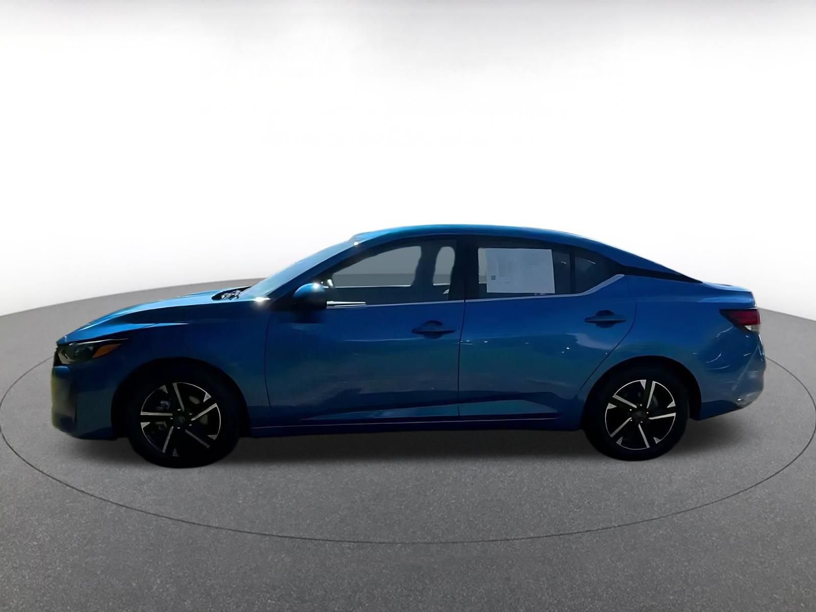 Used 2025 Nissan Sentra SV FWD image 9