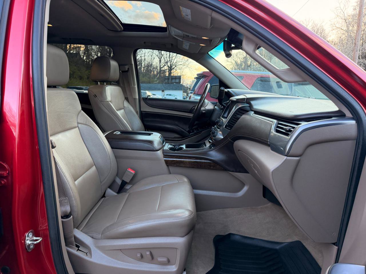 Used 2015 Chevrolet Tahoe LT w/ Luxury Package AWD/4WD image 14