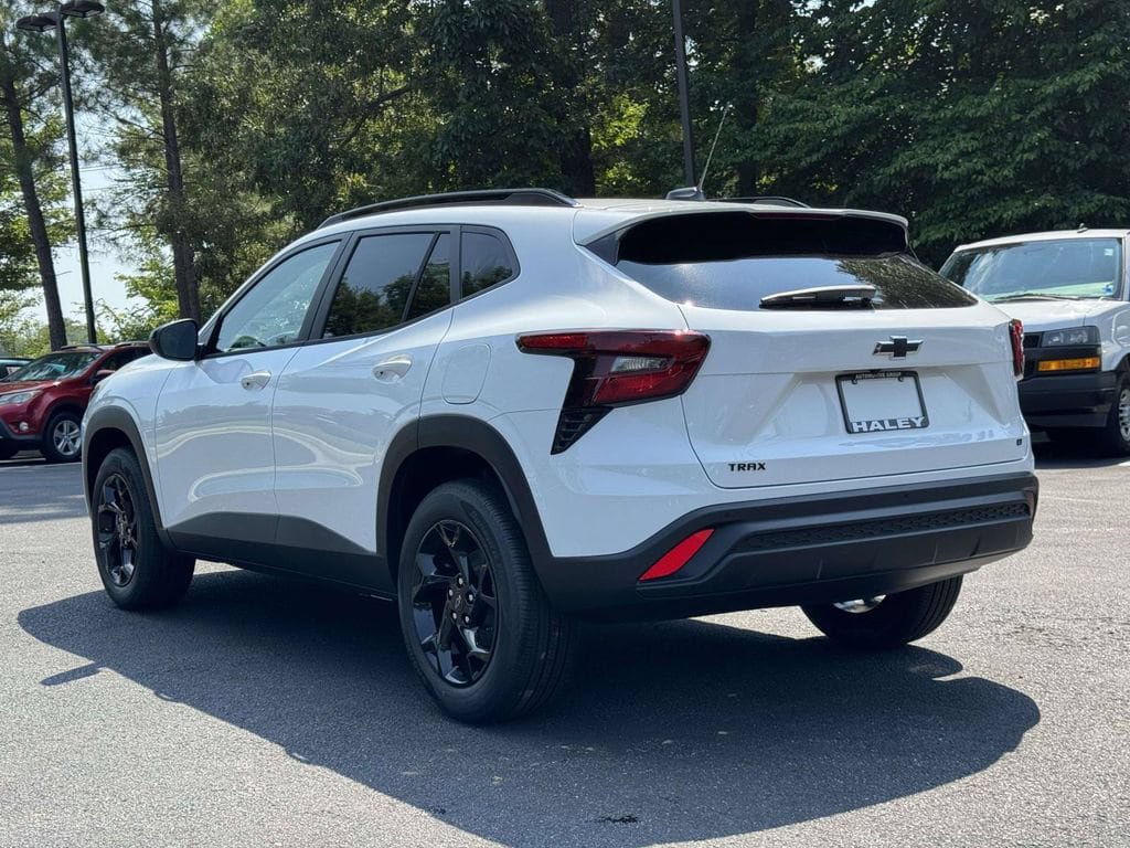 New 2026 Chevrolet Trax LT w/ Driver Confidence Package FWD image 24
