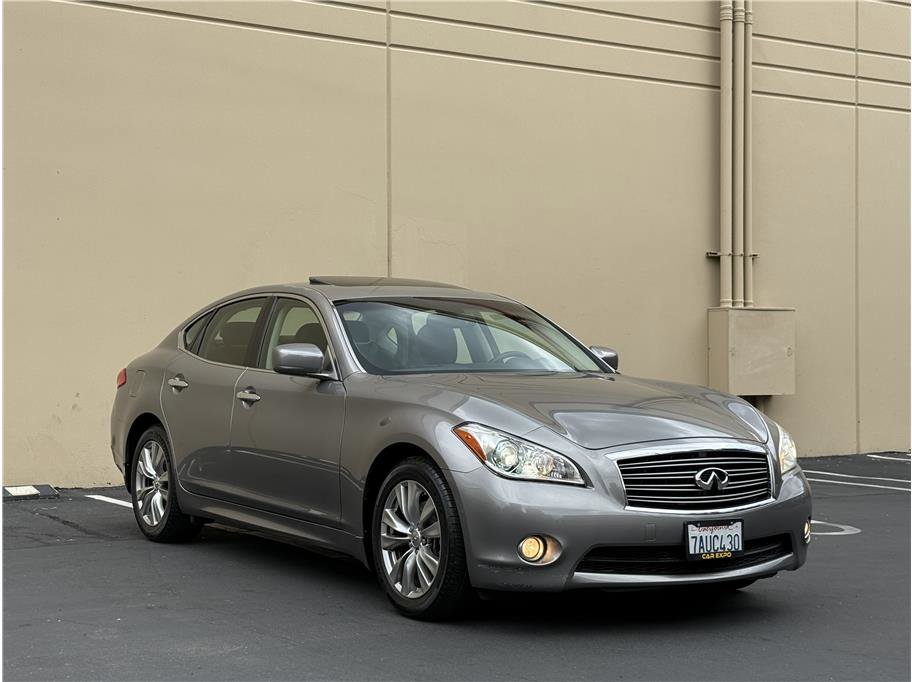 Used 2013 INFINITI M37 w/ Premium Pkg image 2