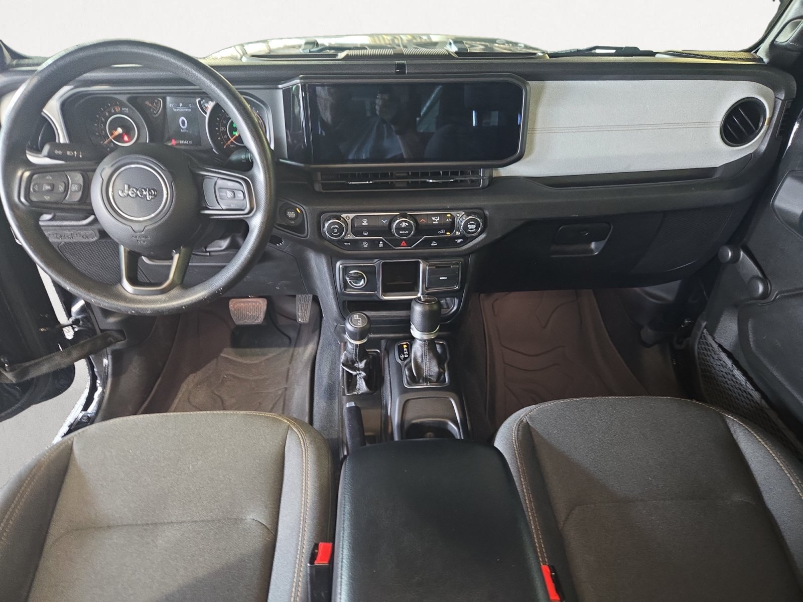 Used 2024 Jeep Gladiator Sport AWD/4WD image 3
