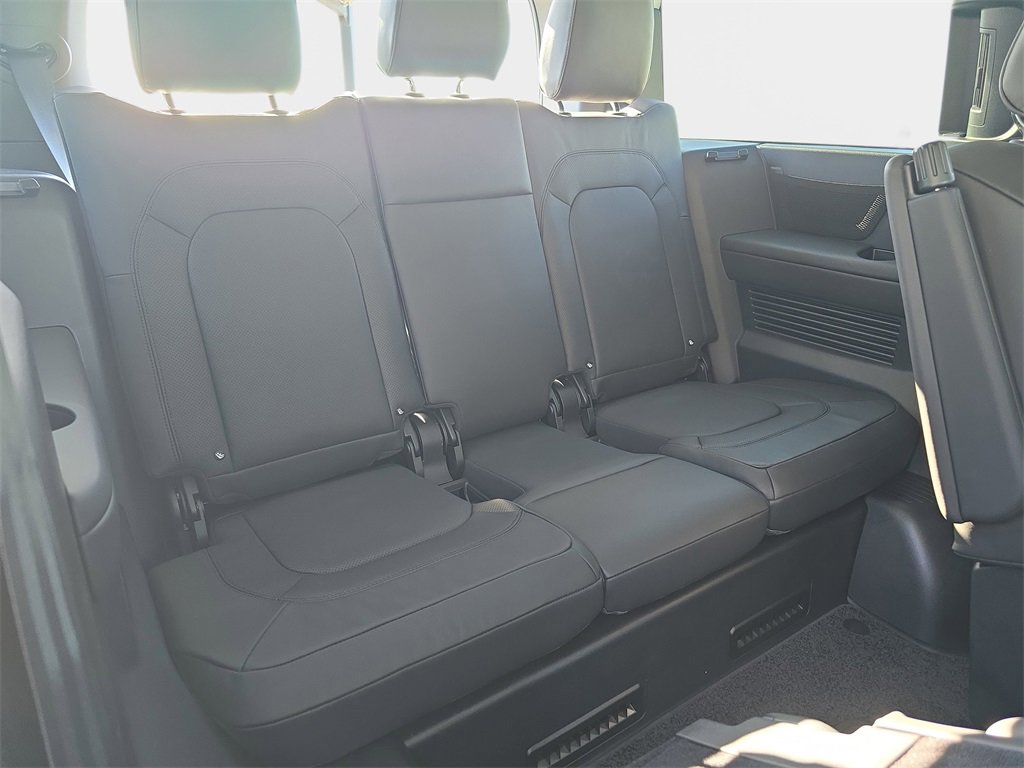 New 2026 Land Rover Defender 130 X-Dynamic SE image 12