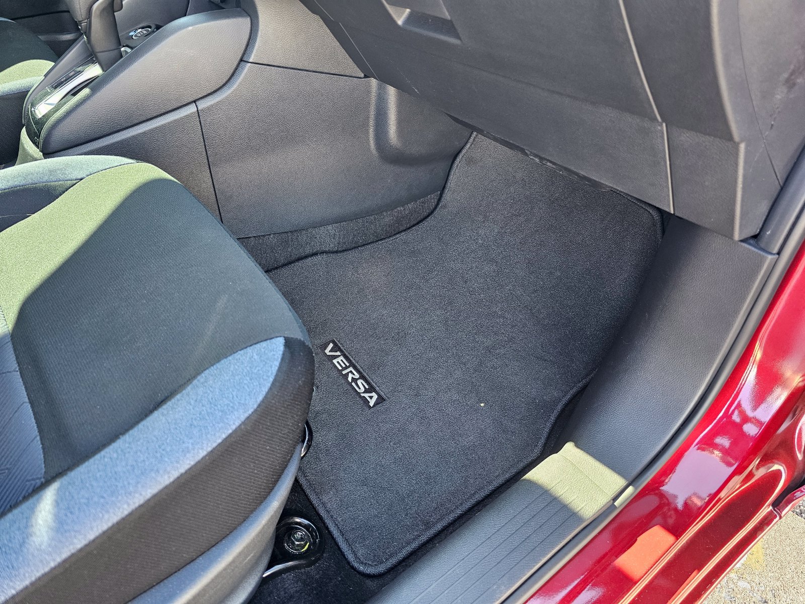 Used 2025 Nissan Versa SV FWD image 28