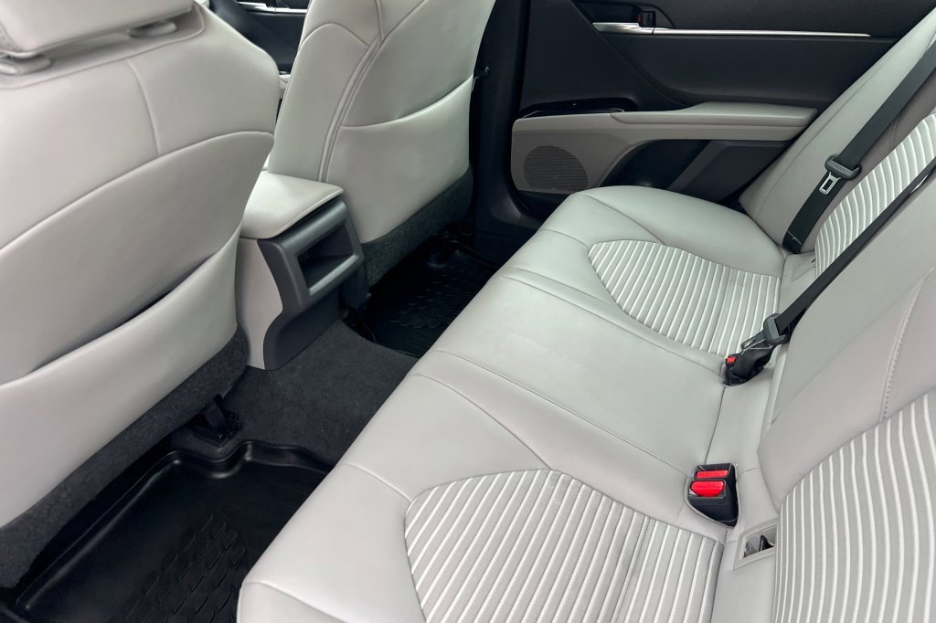 Used 2019 Toyota Camry SE image 9
