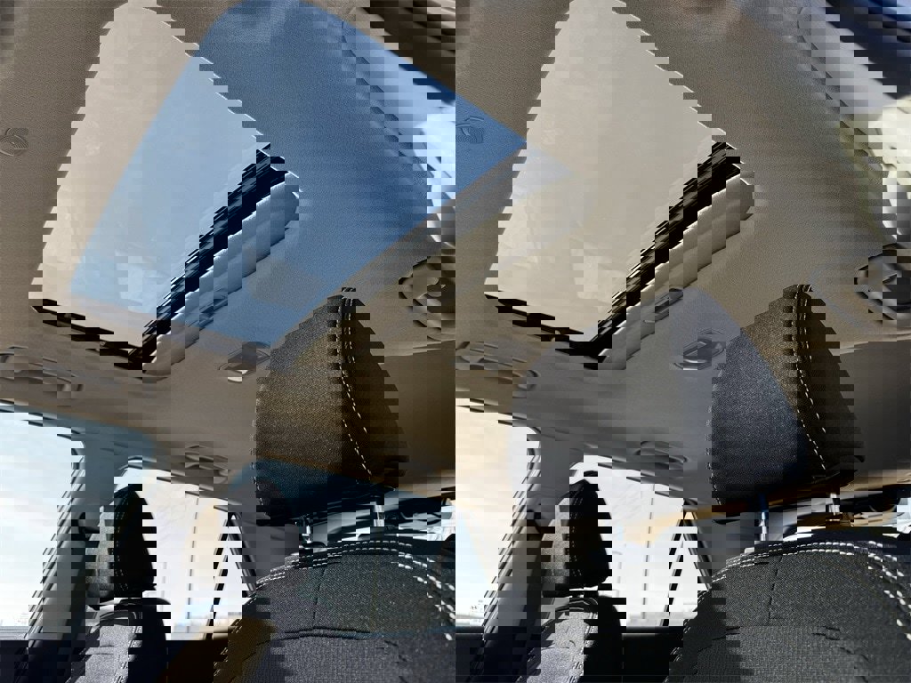 Used 2025 Hyundai Venue SEL image 26