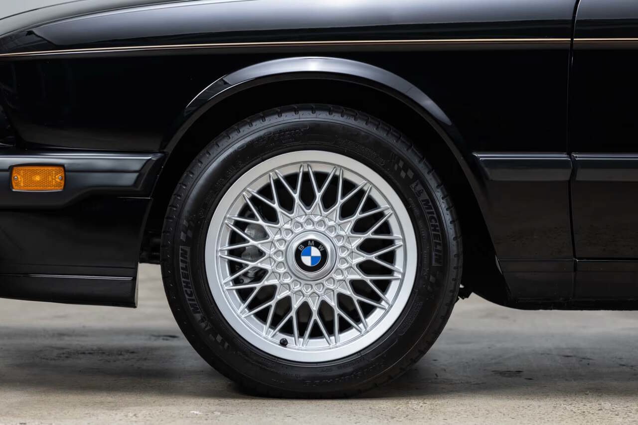Used 1988 BMW M5 RWD image 33