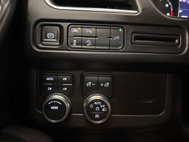 Used 2021 GMC Yukon XL AT4 image 29